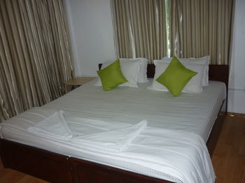 Hotel Batuta Maldives Surf View Thulusdhoo Zewnętrze zdjęcie